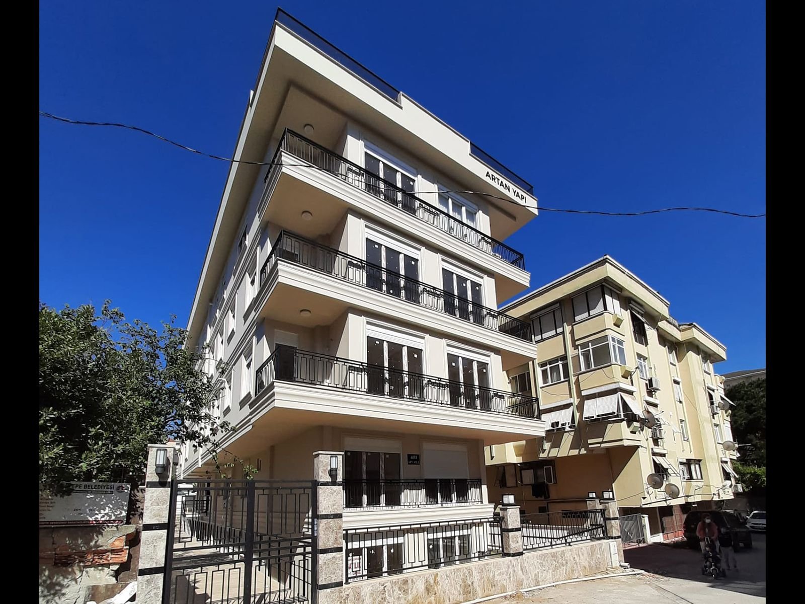 Arı Apartmanı — Maltepe / Çınar