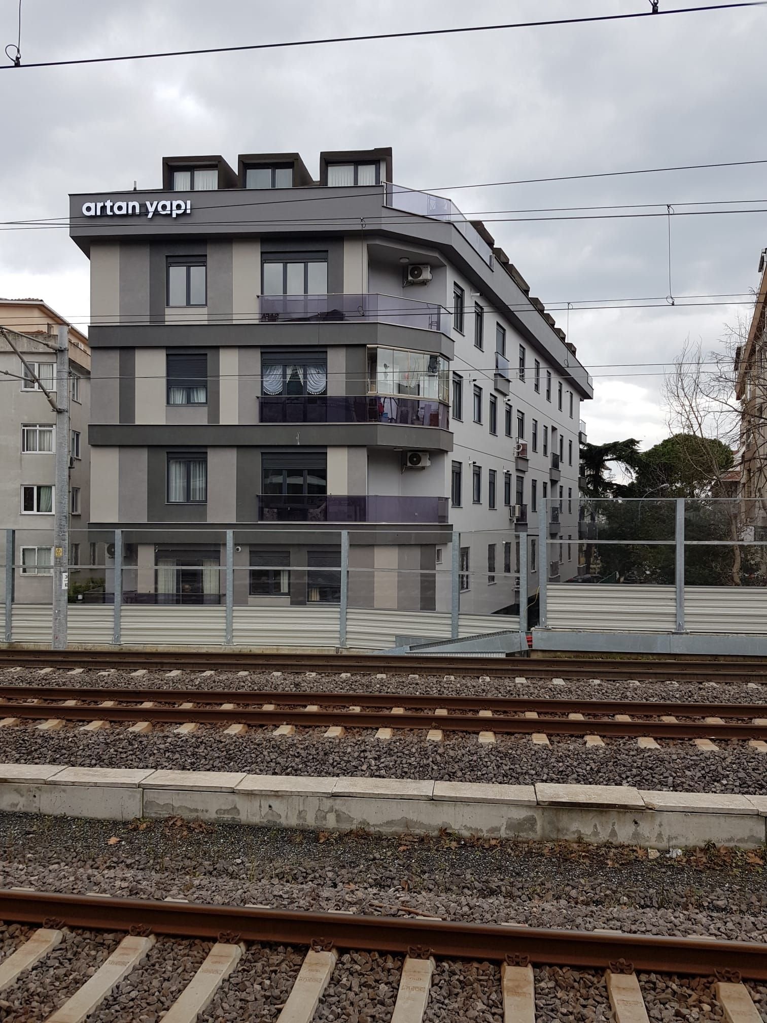 Küçükyalı Sahil Derin Apartmanı — 