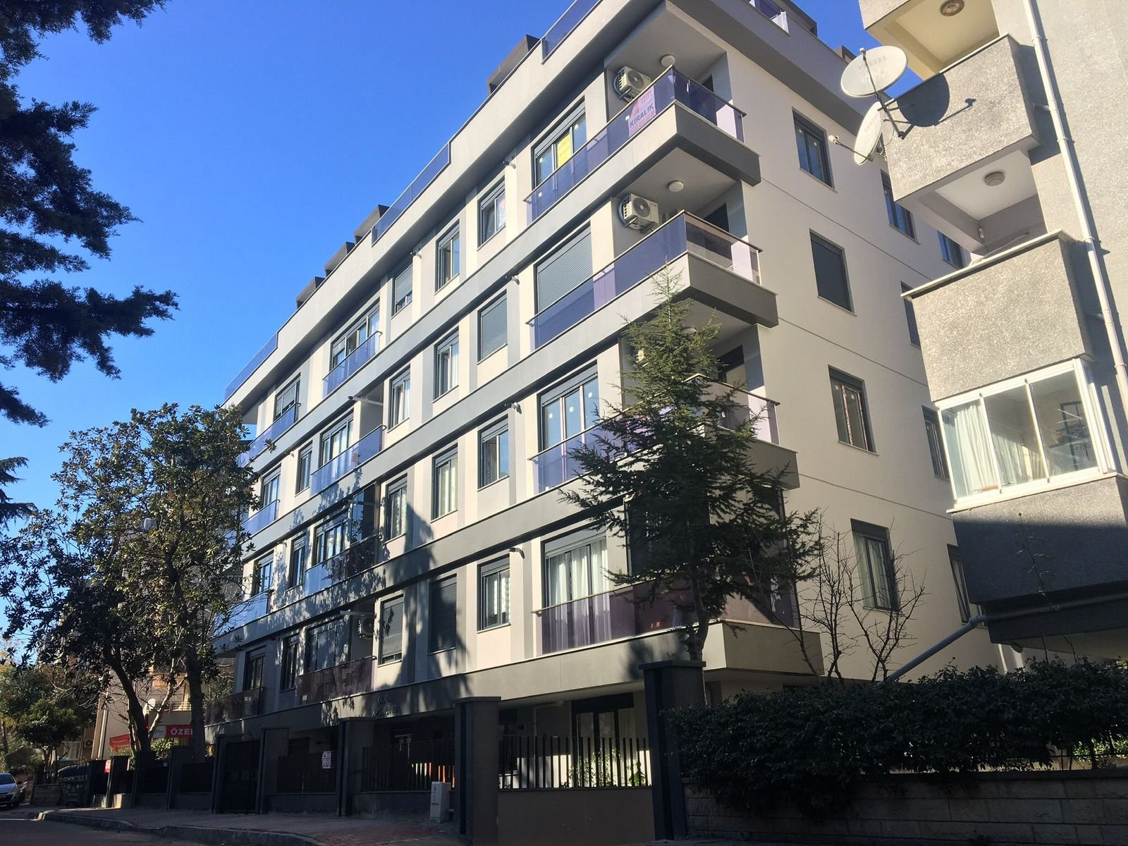 Küçükyalı Sahil Derin Apartmanı — 