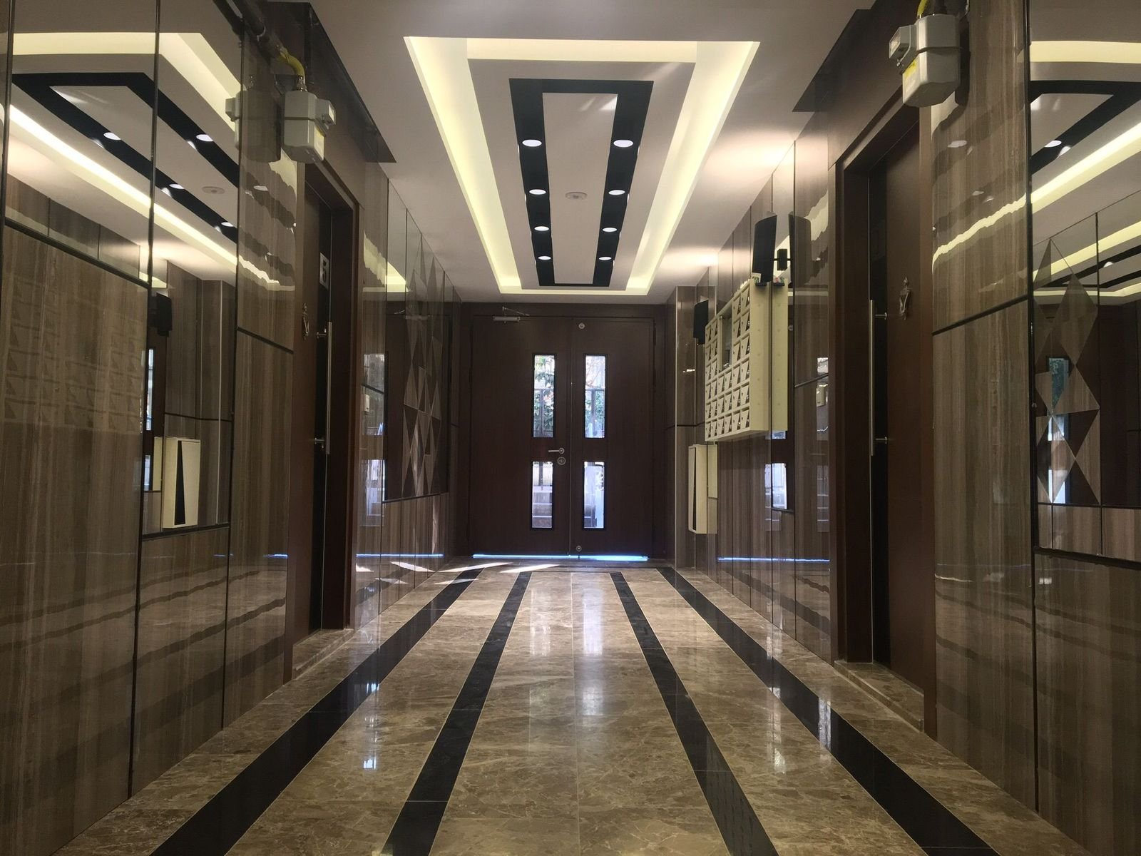 Küçükyalı Sahil Derin Apartmanı — 