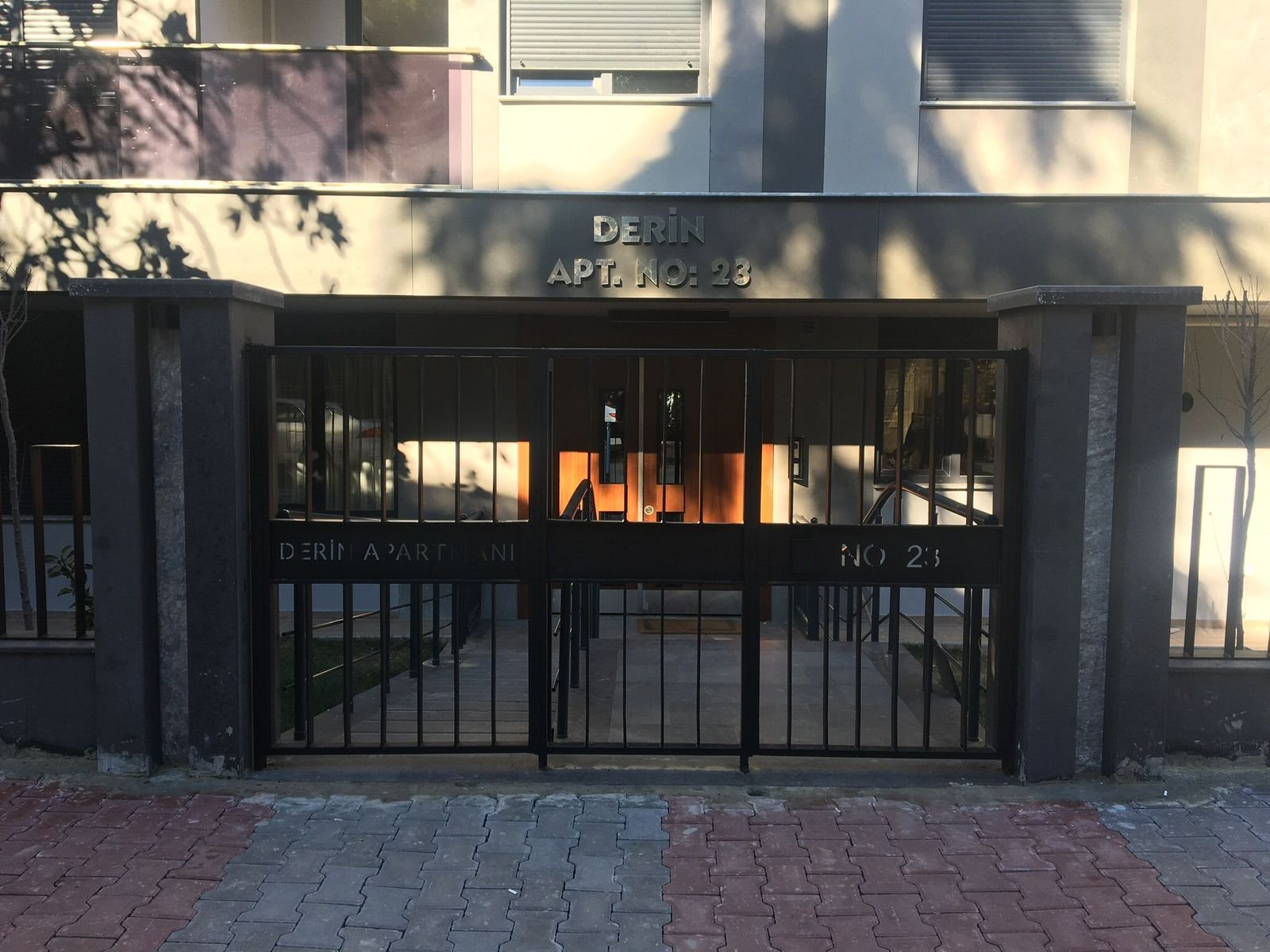 Küçükyalı Sahil Derin Apartmanı — 