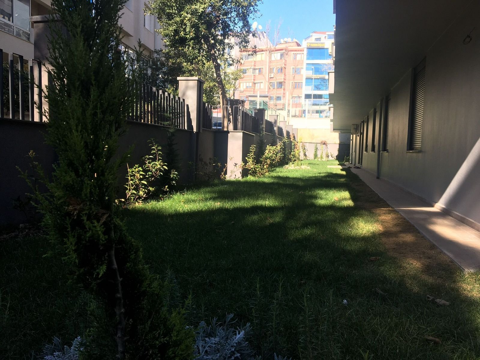 Küçükyalı Sahil Derin Apartmanı — 