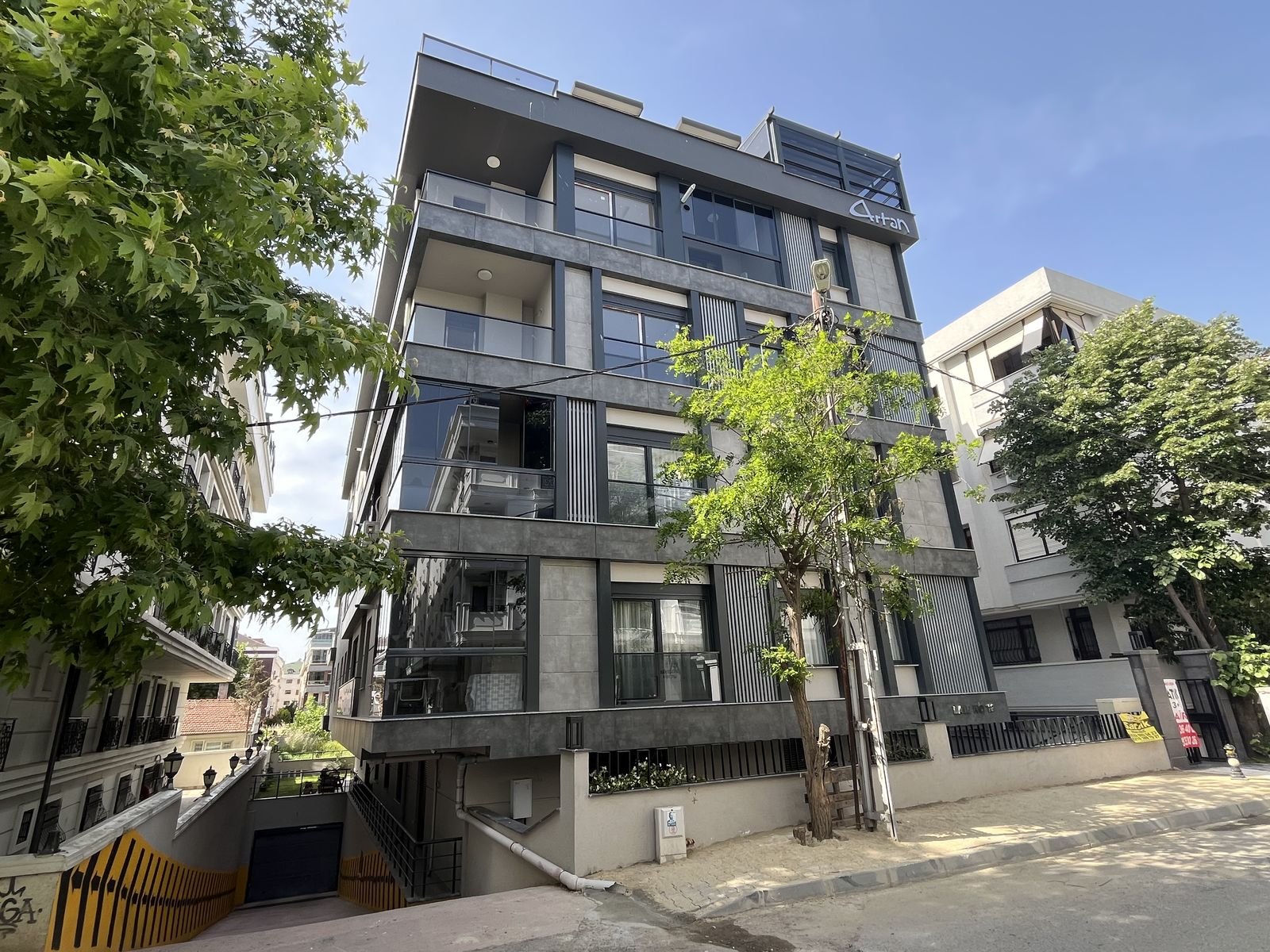 Lale Apartmanı — 