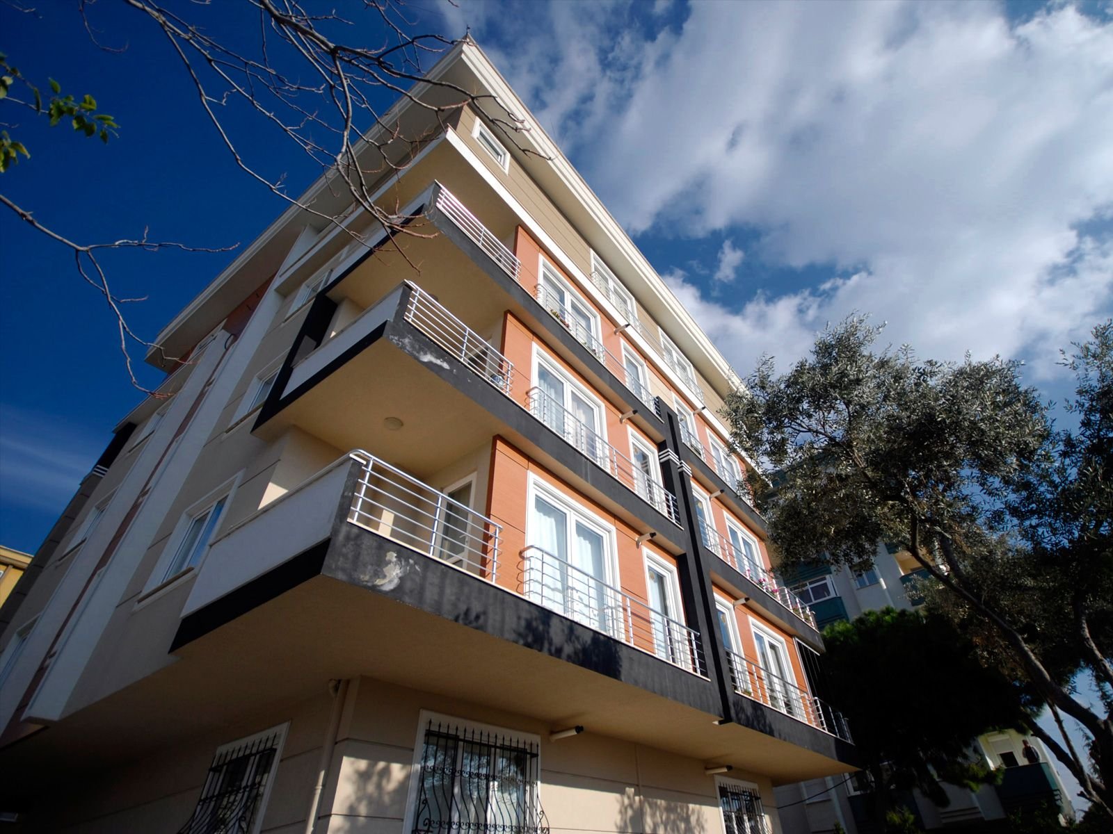 Sezer Apartmanı — 