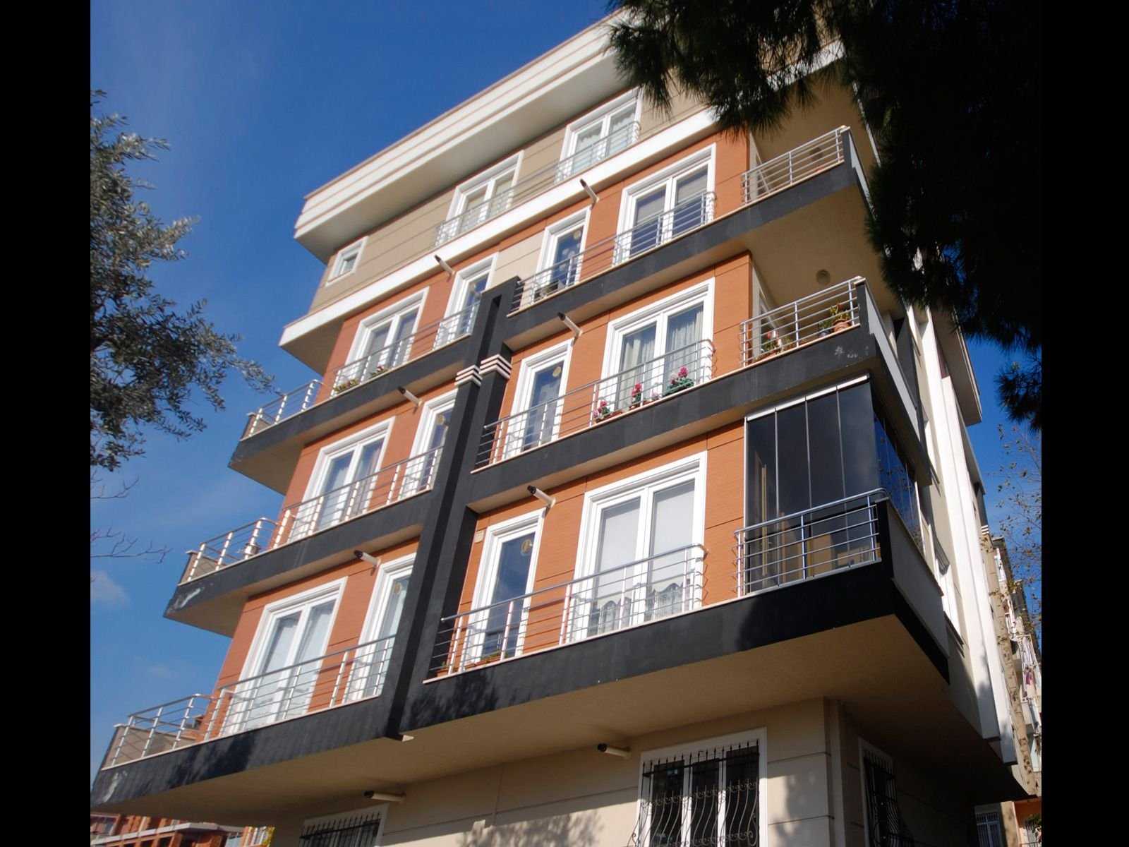 Sezer Apartmanı — 