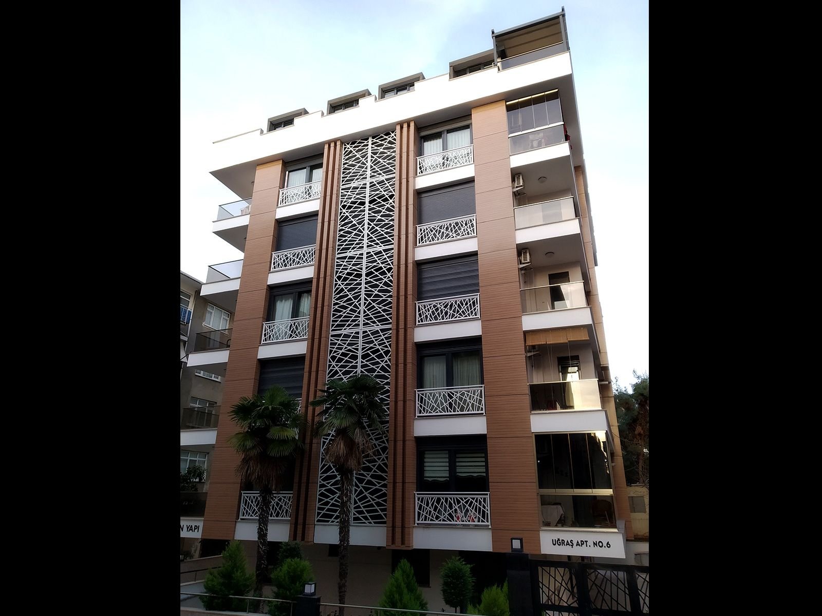 Uğraş Apartmanı — 
